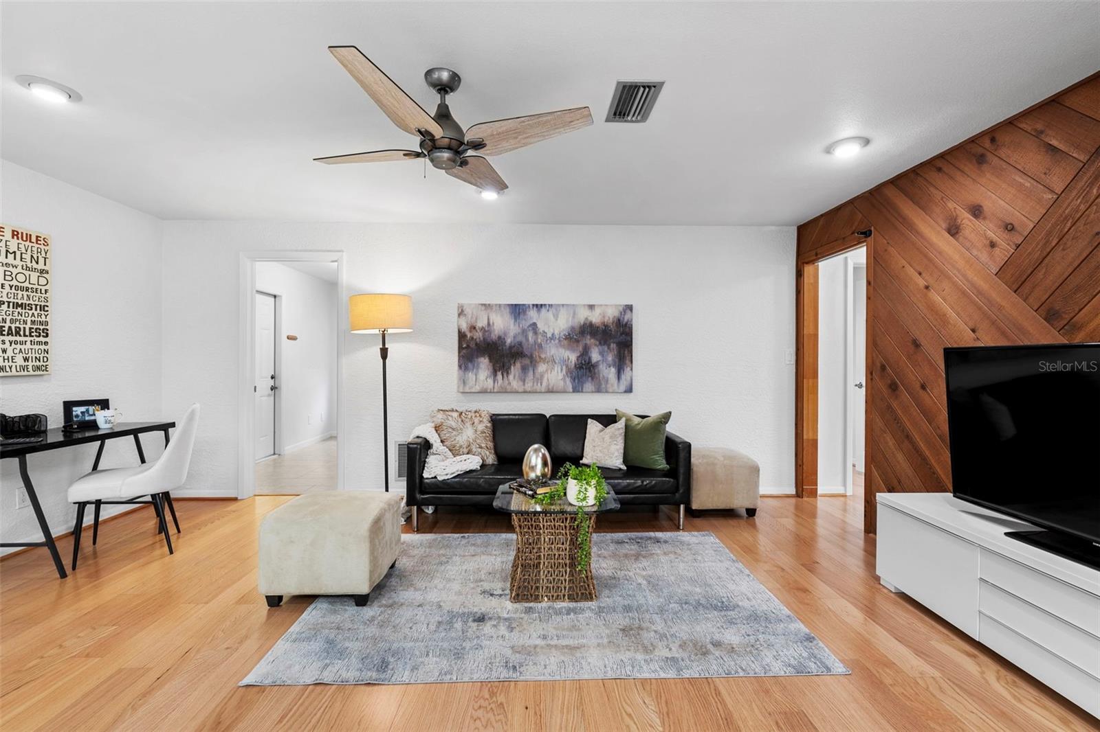 511 RIVIERA BAY DR NE, ST PETERSBURG, FL, 33702