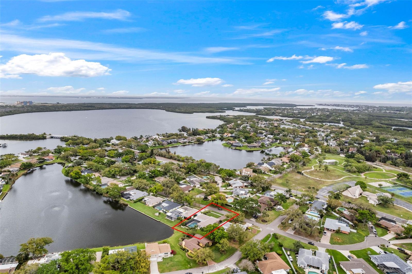 511 RIVIERA BAY DR NE, ST PETERSBURG, FL, 33702