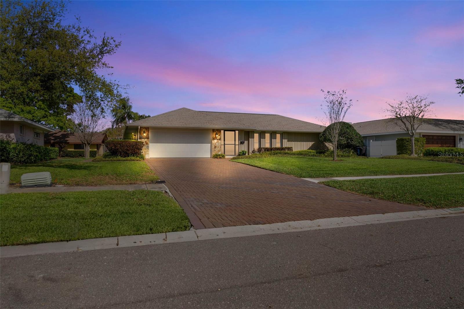 511 RIVIERA BAY DR NE, ST PETERSBURG, FL, 33702