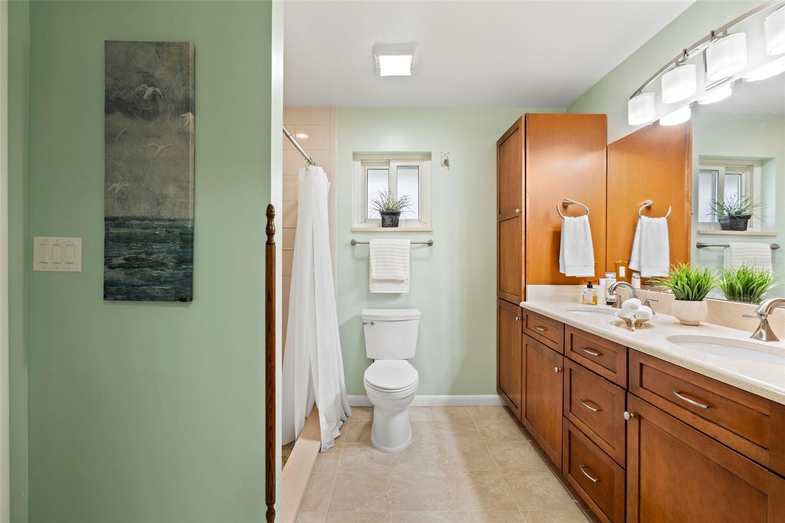 511 RIVIERA BAY DR NE, ST PETERSBURG, FL, 33702