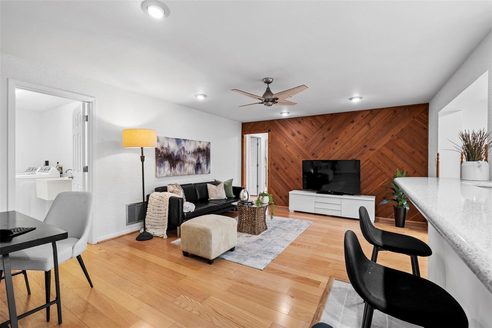 511 RIVIERA BAY DR NE, ST PETERSBURG, FL, 33702