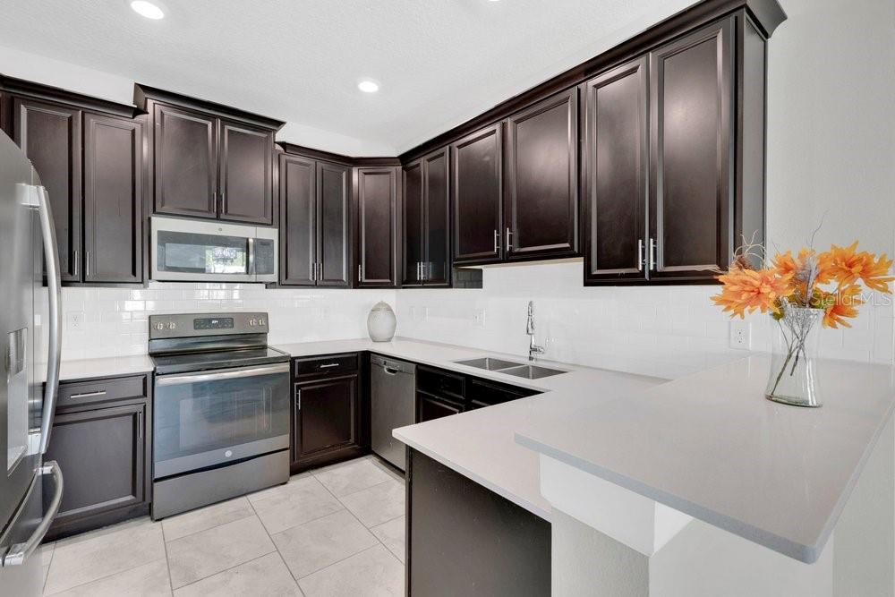 1051 QUAKER RIDGE LN, DAVENPORT, FL, 33896