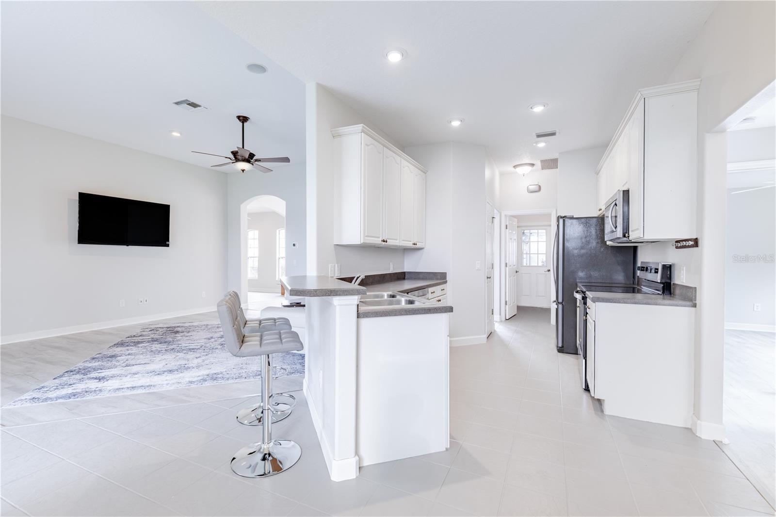 3804 BAYSHORE CIR, TAVARES, FL, 32778