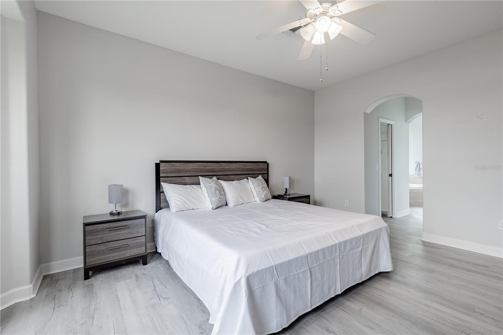 3804 BAYSHORE CIR, TAVARES, FL, 32778