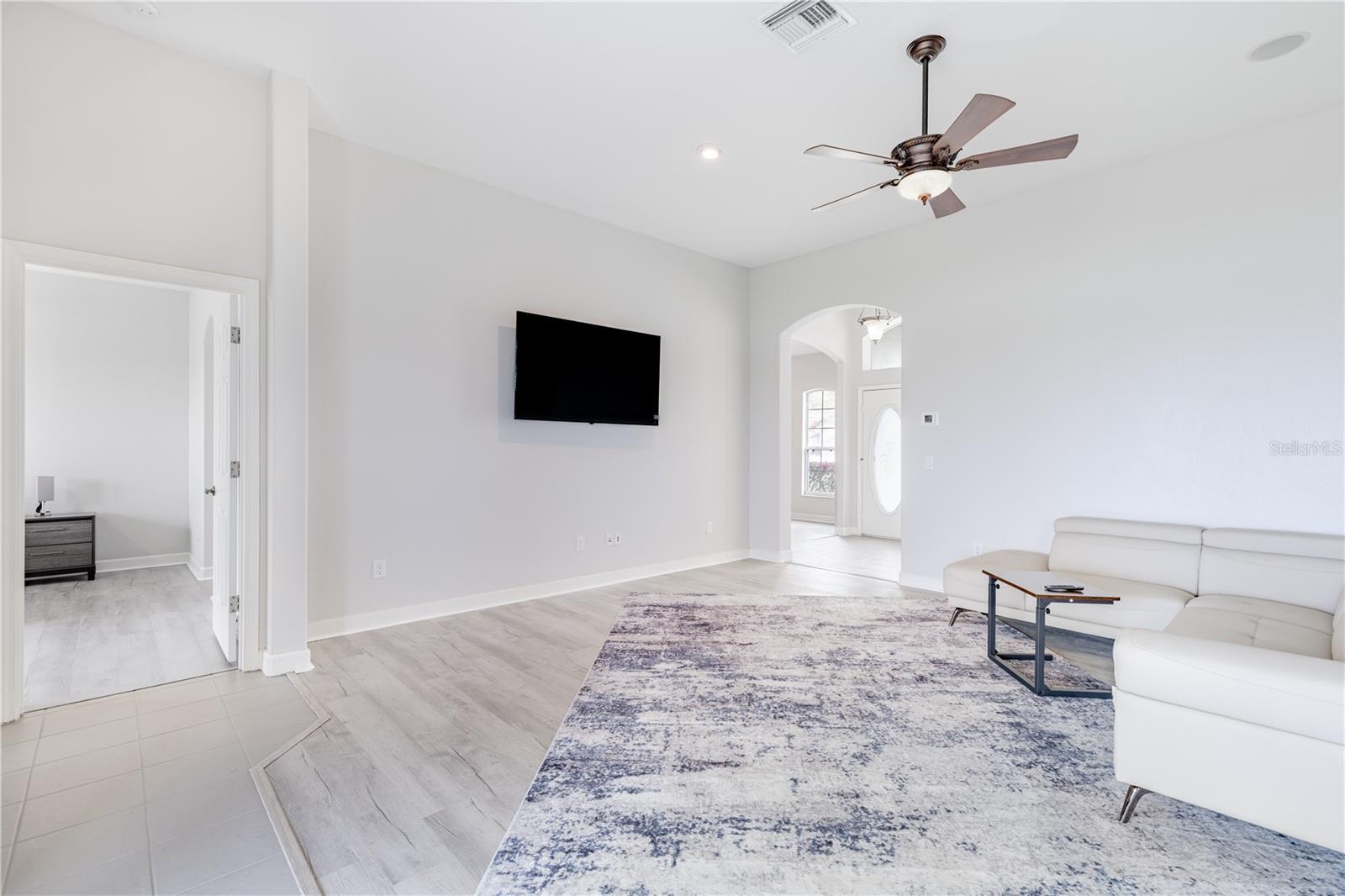 3804 BAYSHORE CIR, TAVARES, FL, 32778