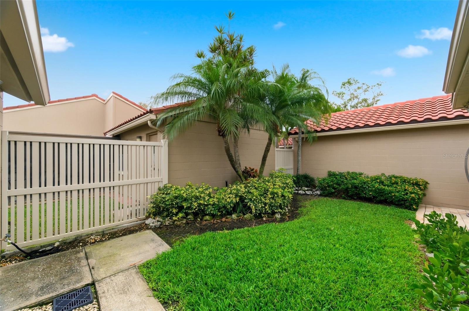 526 ST TROPEZ CIR NE, ST PETERSBURG, FL, 33703
