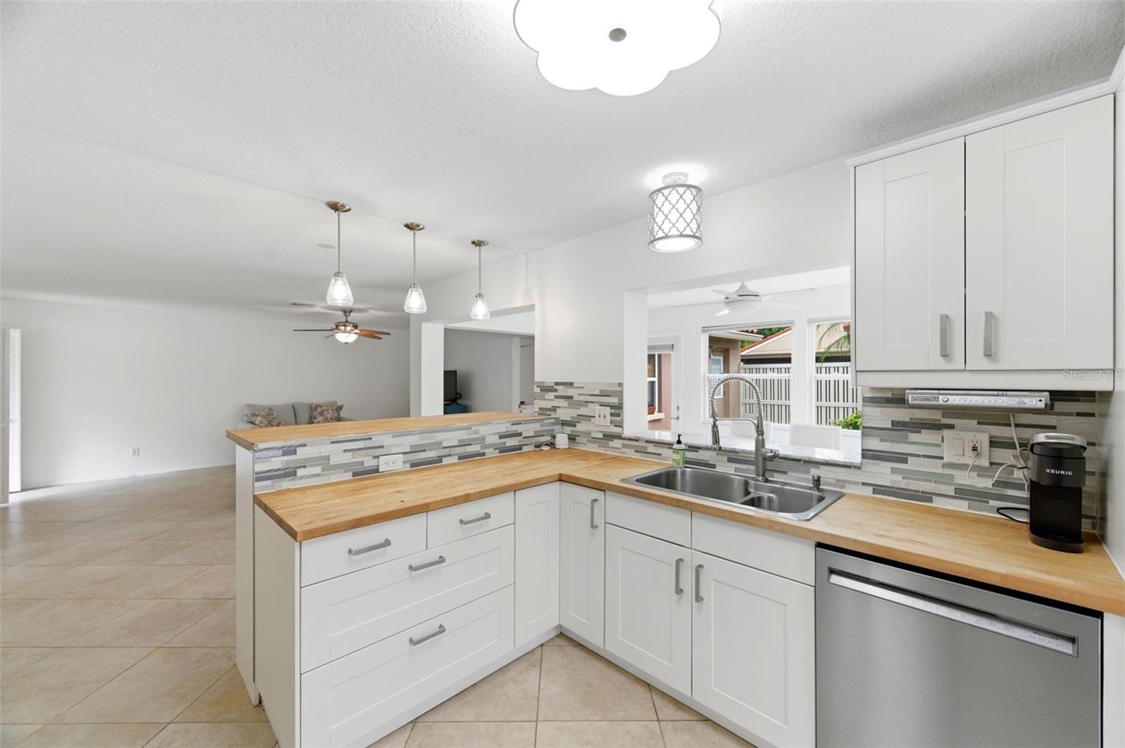 526 ST TROPEZ CIR NE, ST PETERSBURG, FL, 33703