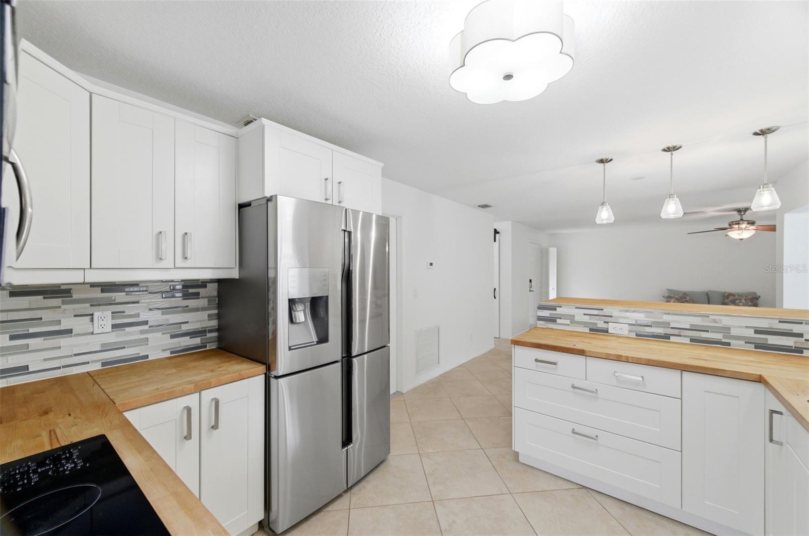 526 ST TROPEZ CIR NE, ST PETERSBURG, FL, 33703