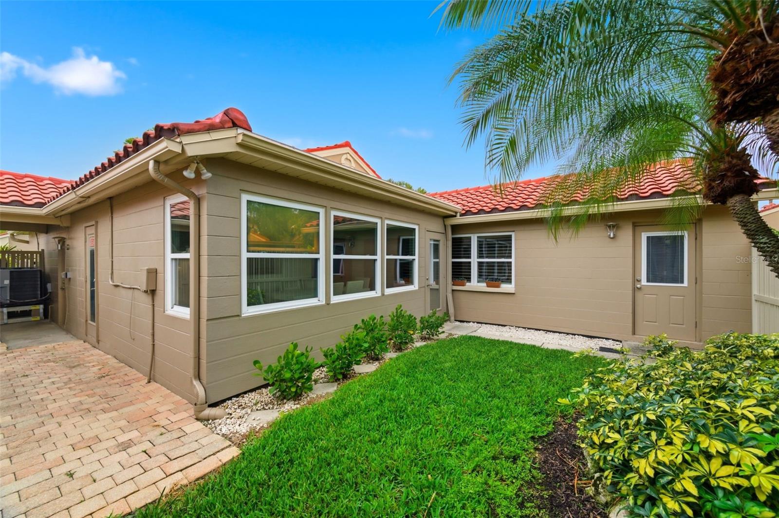526 ST TROPEZ CIR NE, ST PETERSBURG, FL, 33703