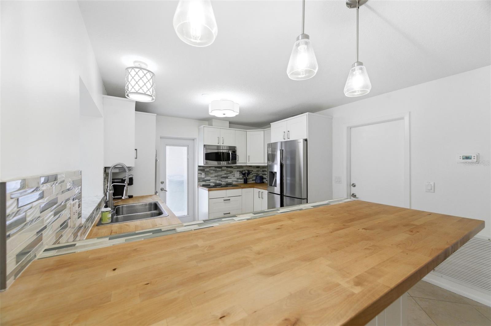 526 ST TROPEZ CIR NE, ST PETERSBURG, FL, 33703