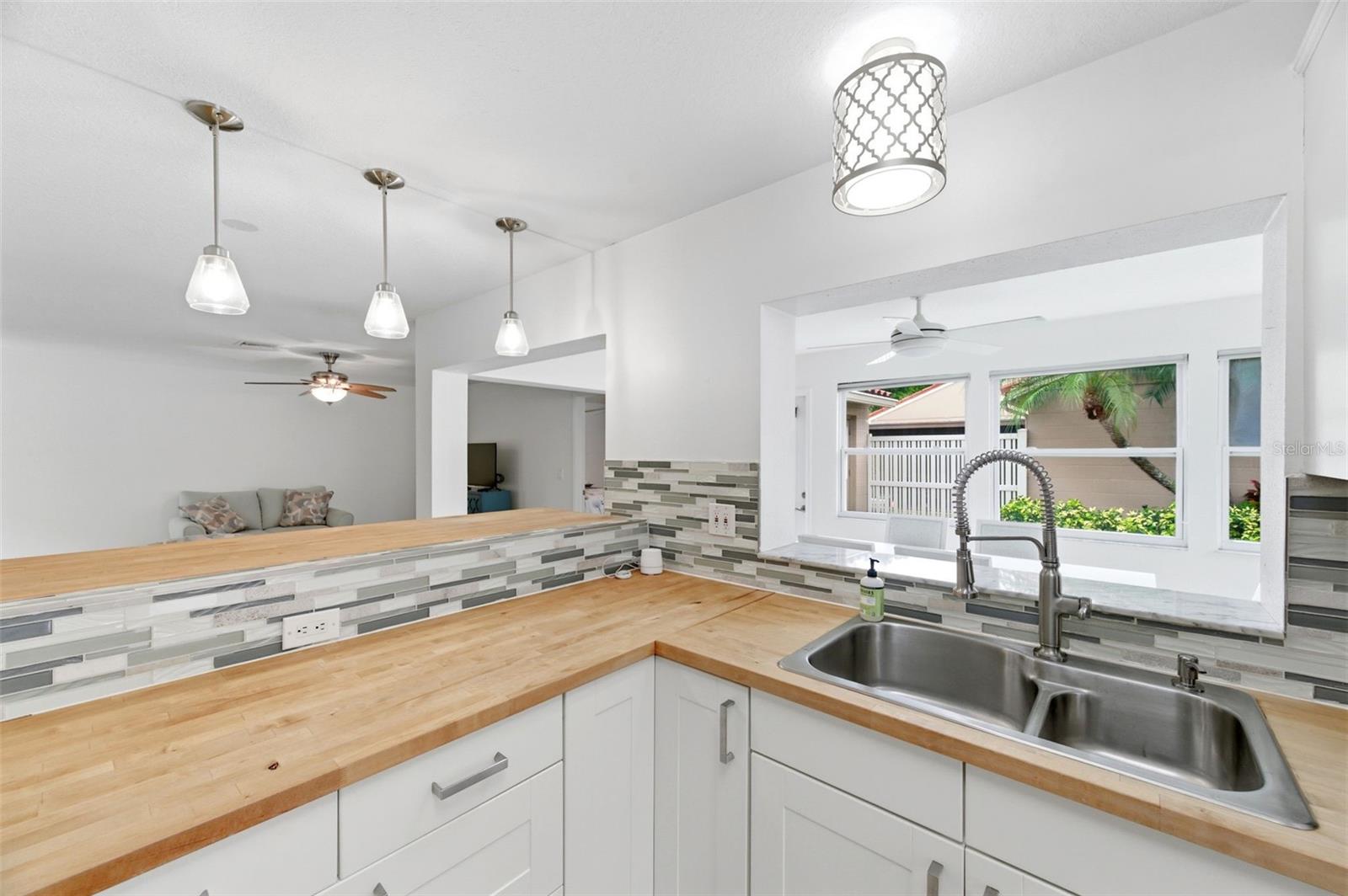 526 ST TROPEZ CIR NE, ST PETERSBURG, FL, 33703