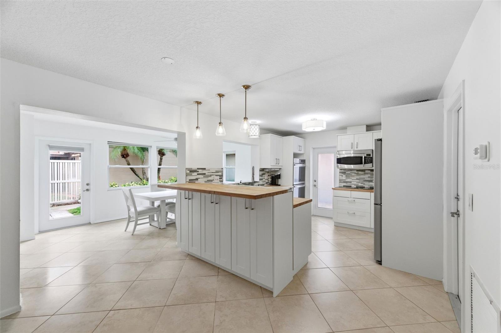 526 ST TROPEZ CIR NE, ST PETERSBURG, FL, 33703