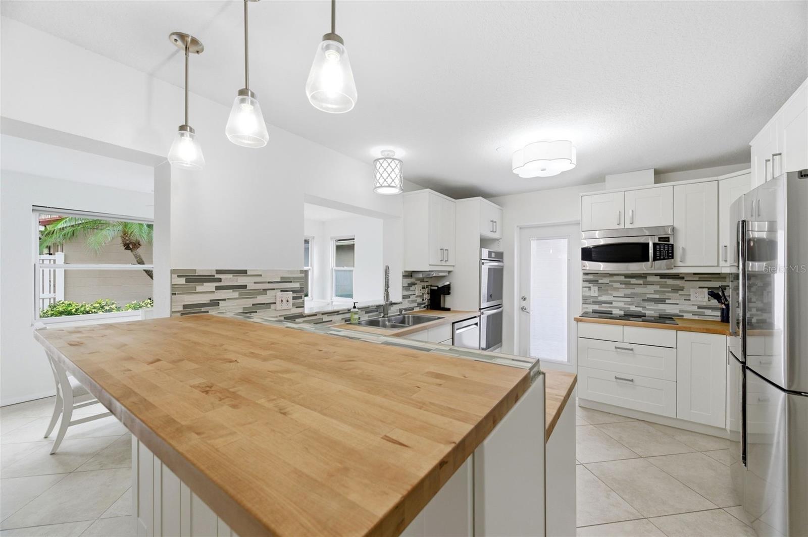 526 ST TROPEZ CIR NE, ST PETERSBURG, FL, 33703