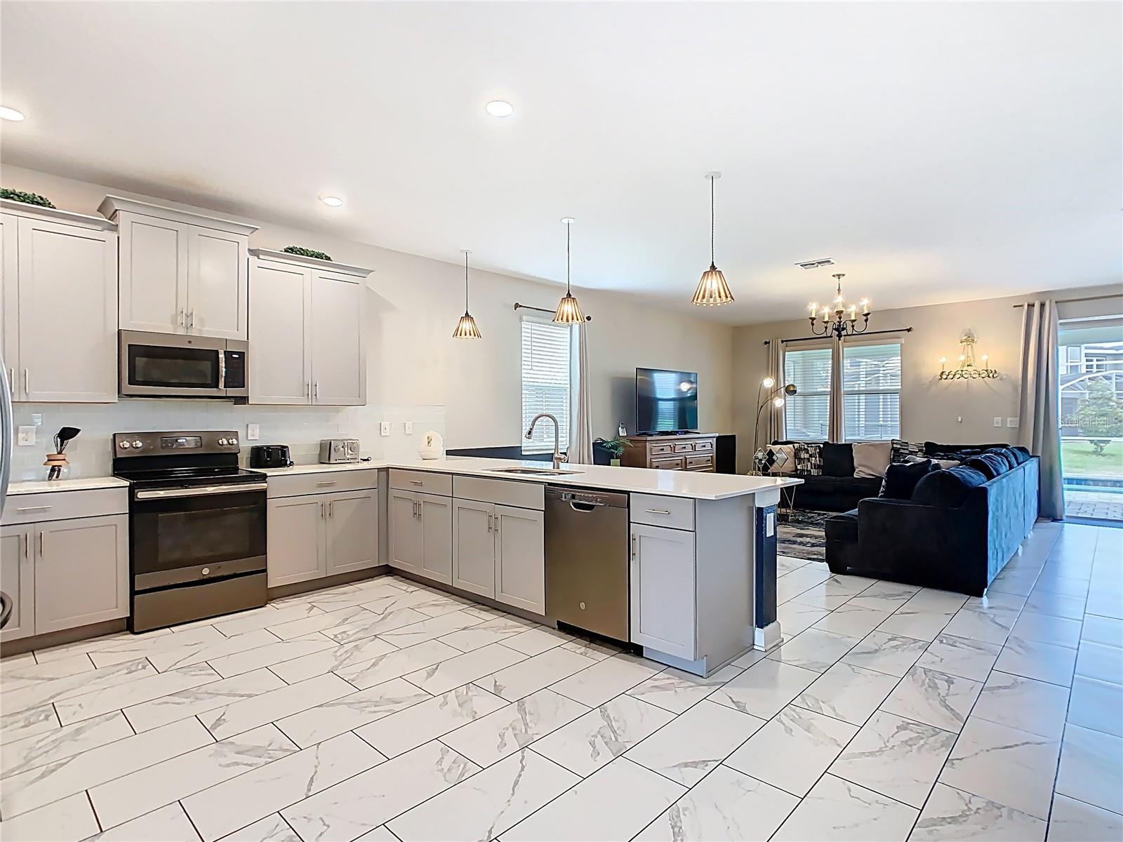 303 OCEAN COURSE AVE, DAVENPORT, FL, 33896