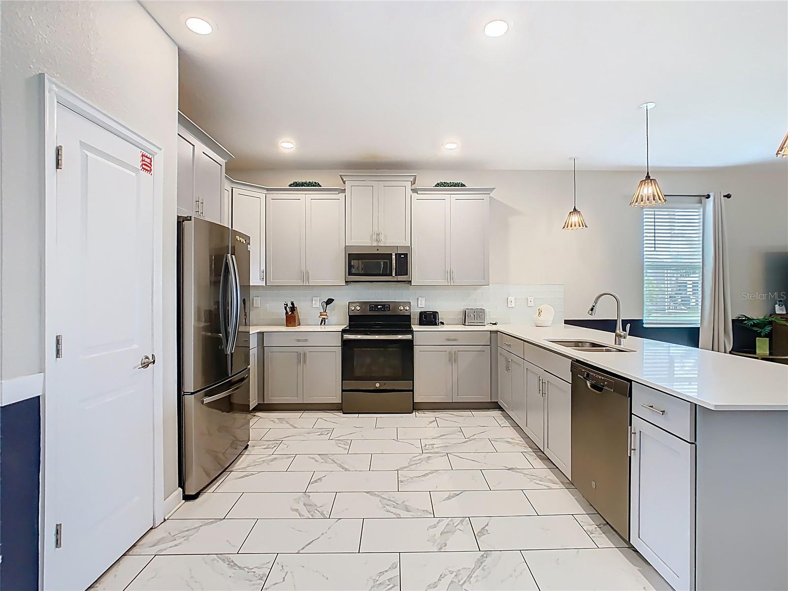 303 OCEAN COURSE AVE, DAVENPORT, FL, 33896
