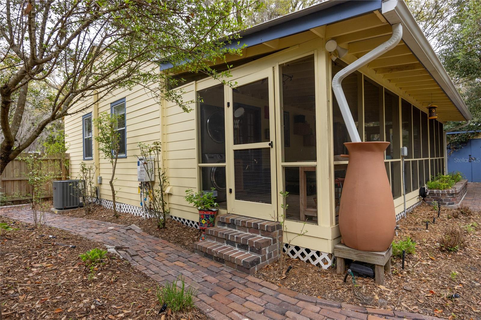 1017 NE 8TH AVE, GAINESVILLE, FL, 32601