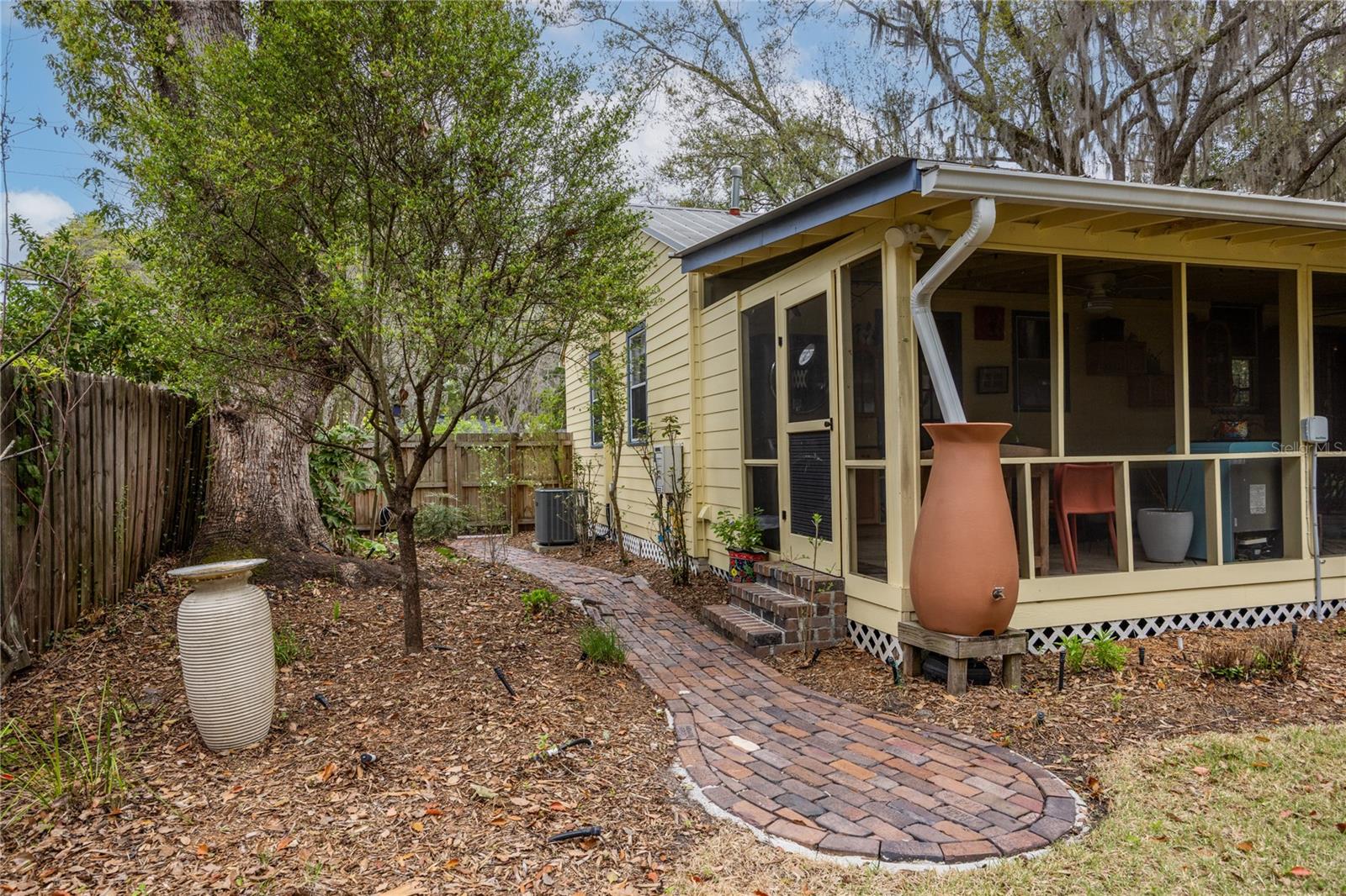 1017 NE 8TH AVE, GAINESVILLE, FL, 32601