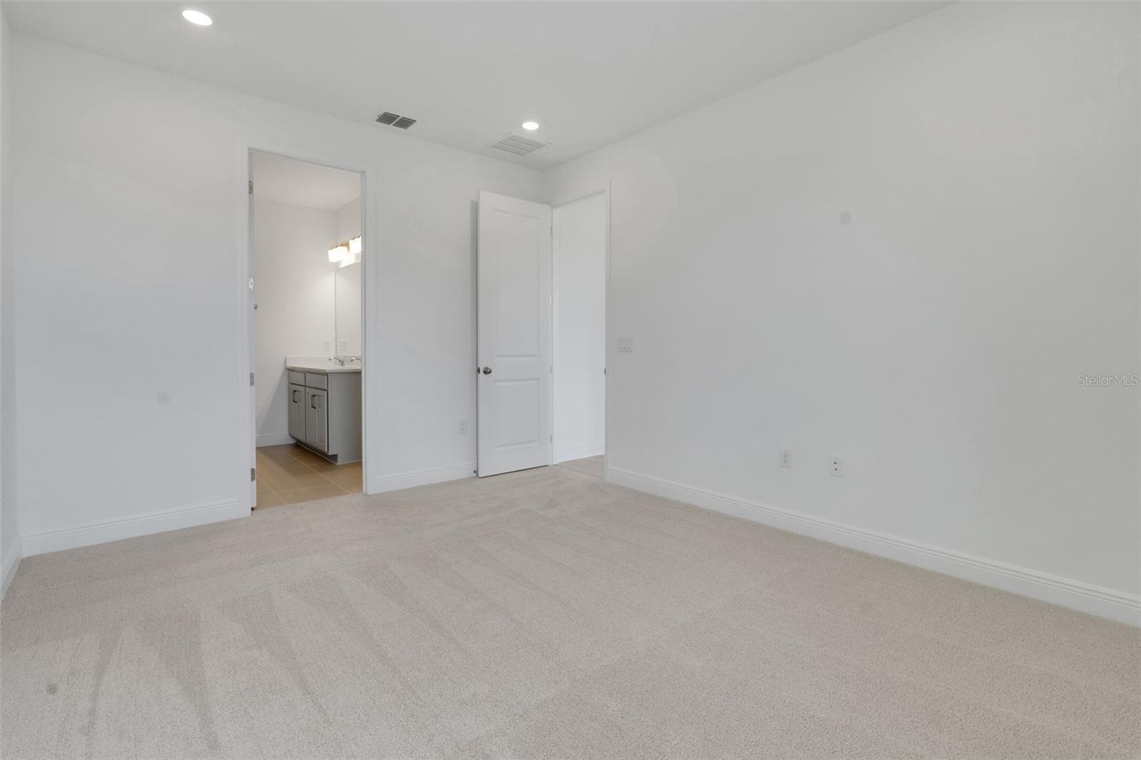 1018 SWAMP CHESTNUT LOOP, LADY LAKE, FL, 32159
