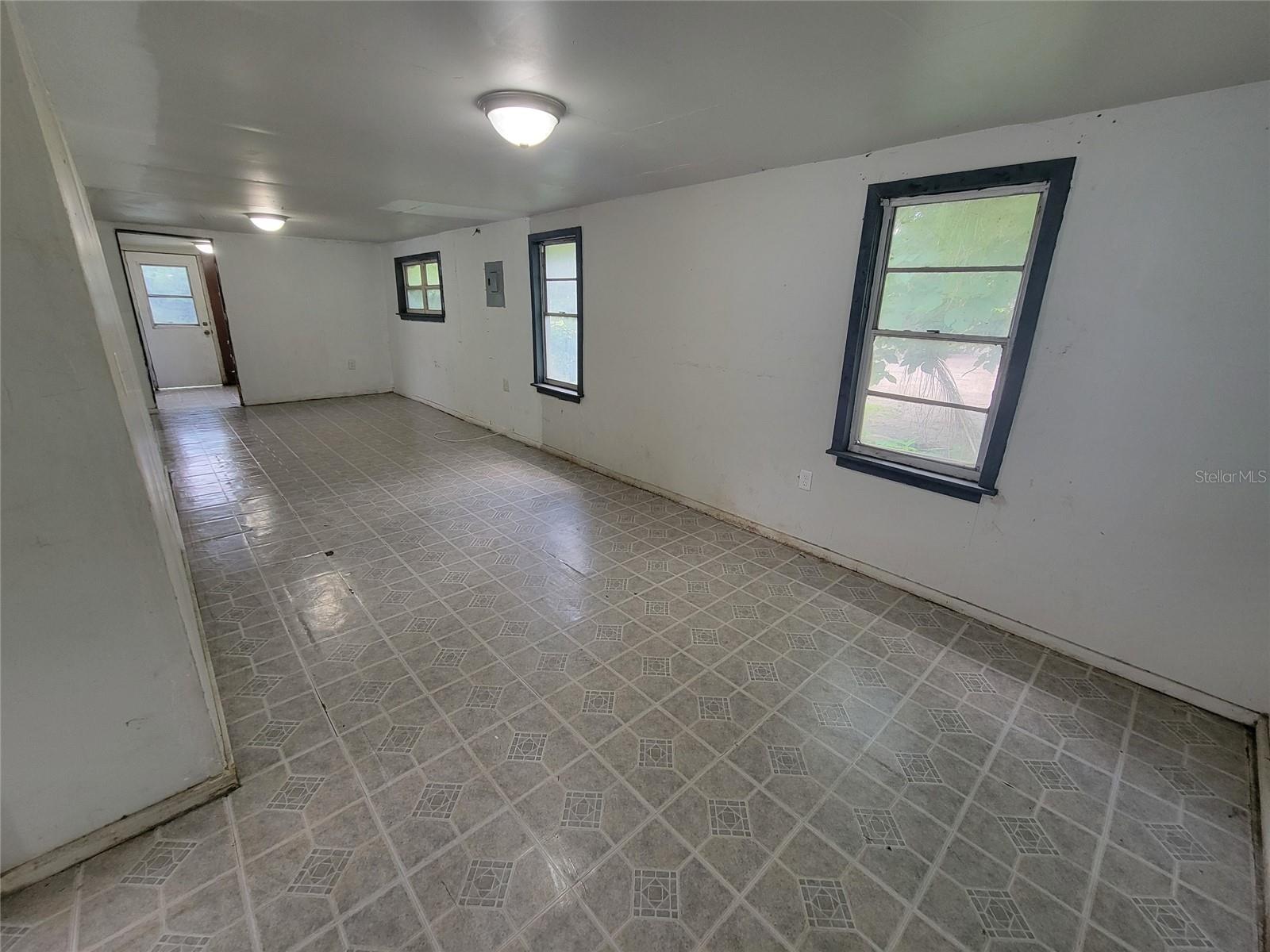 14052 RAILROAD AVE, DADE CITY, FL, 33525