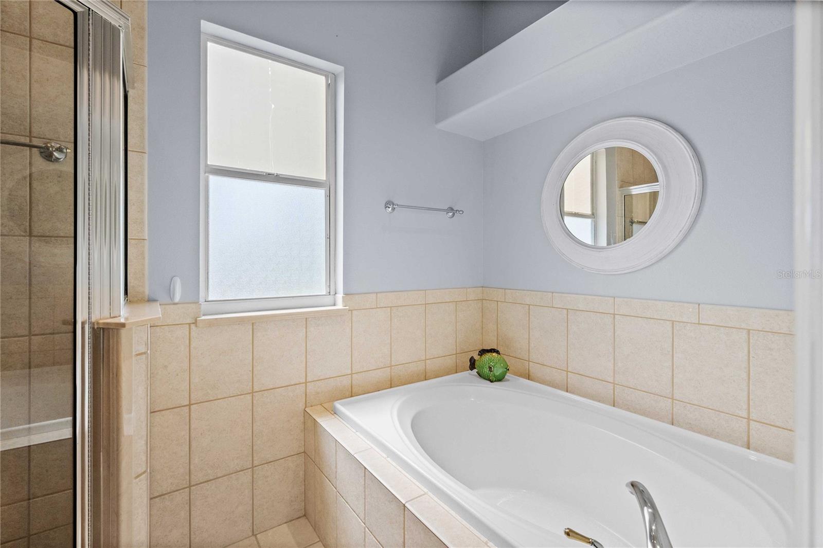 SOAKING TUB WITH SEPERATE SHOWER