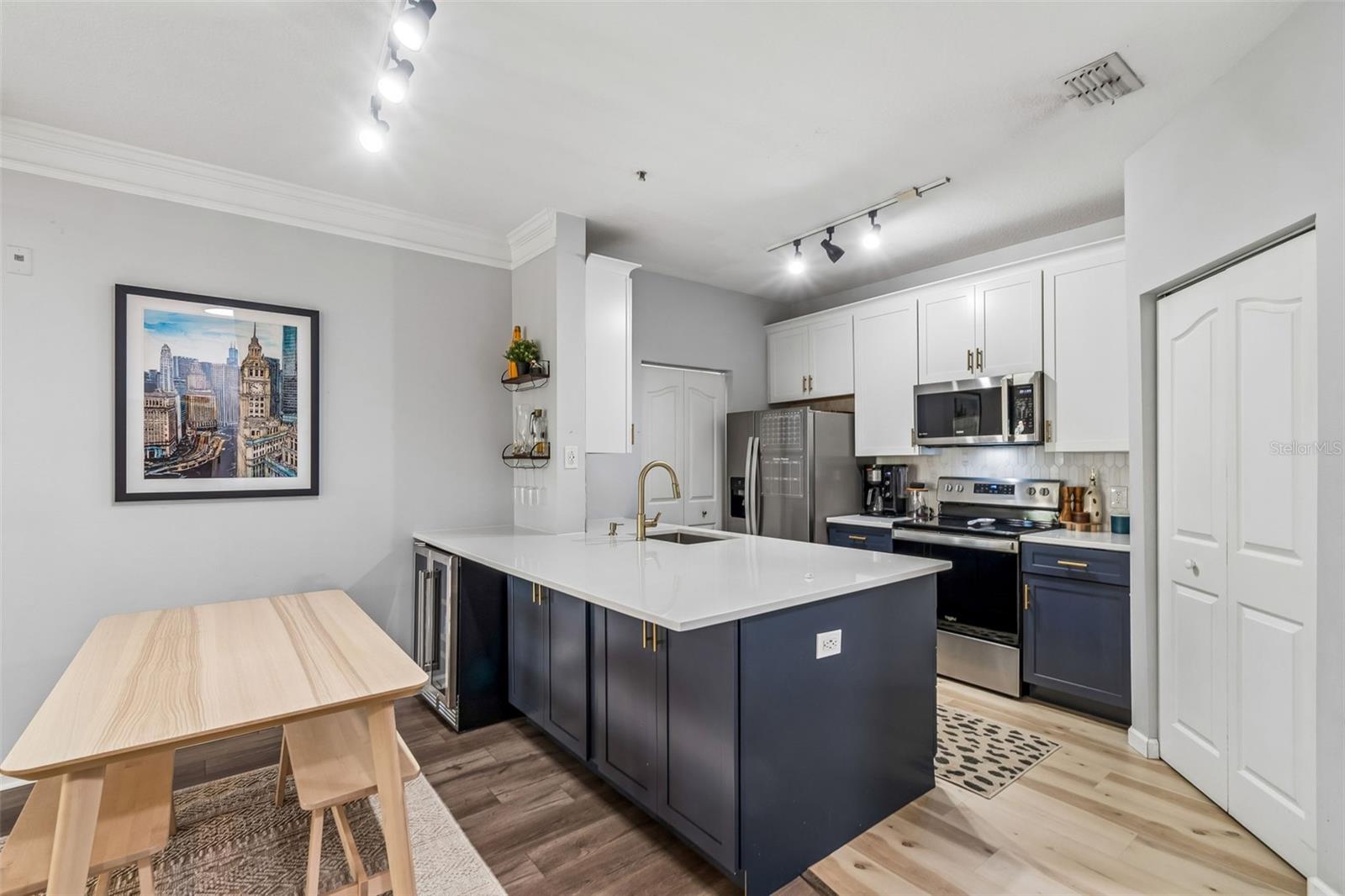 Dining area and breakfast bar