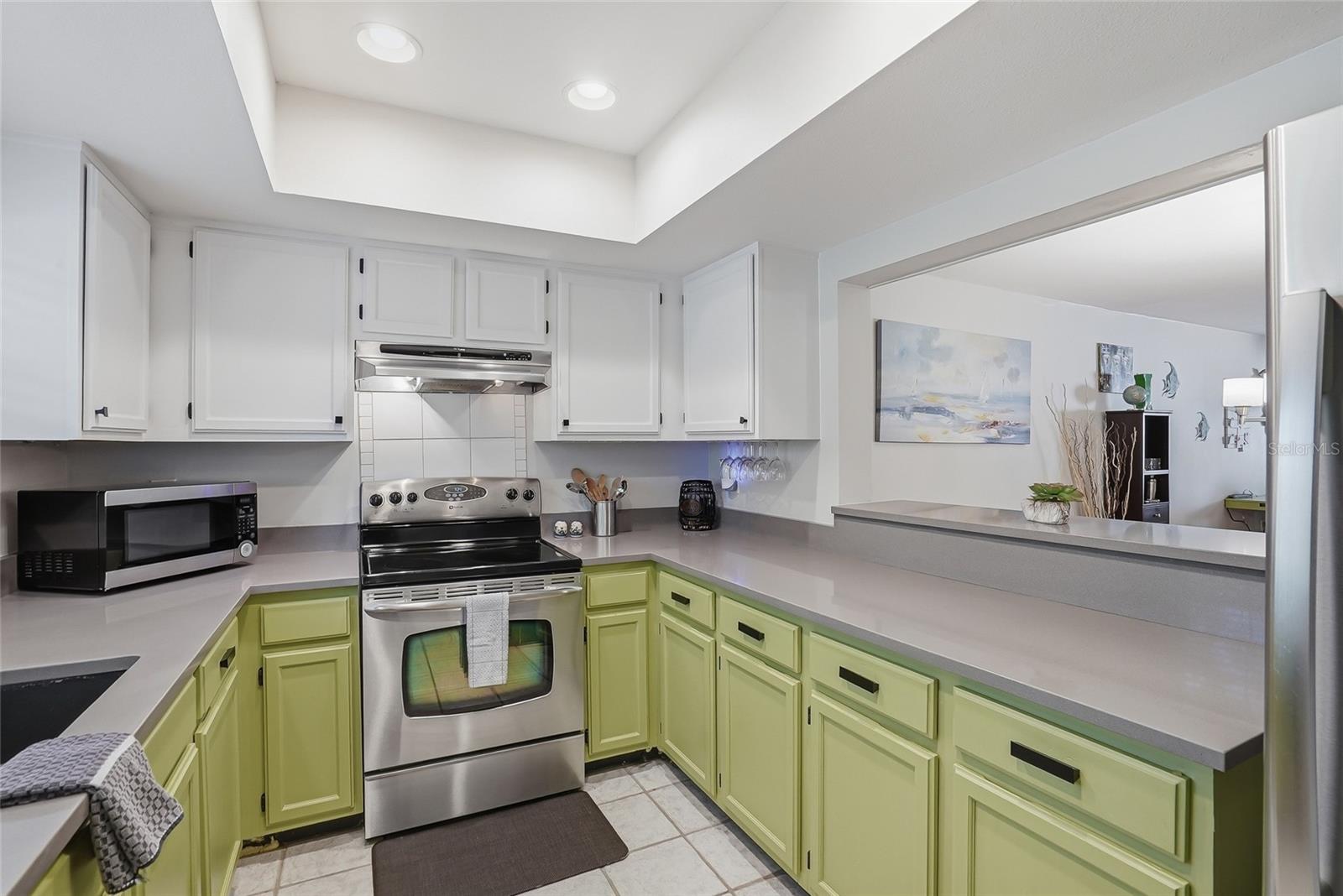 8314 CIVIC RD, TAMPA, FL, 33615
