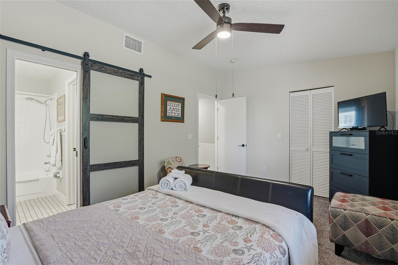 8314 CIVIC RD, TAMPA, FL, 33615