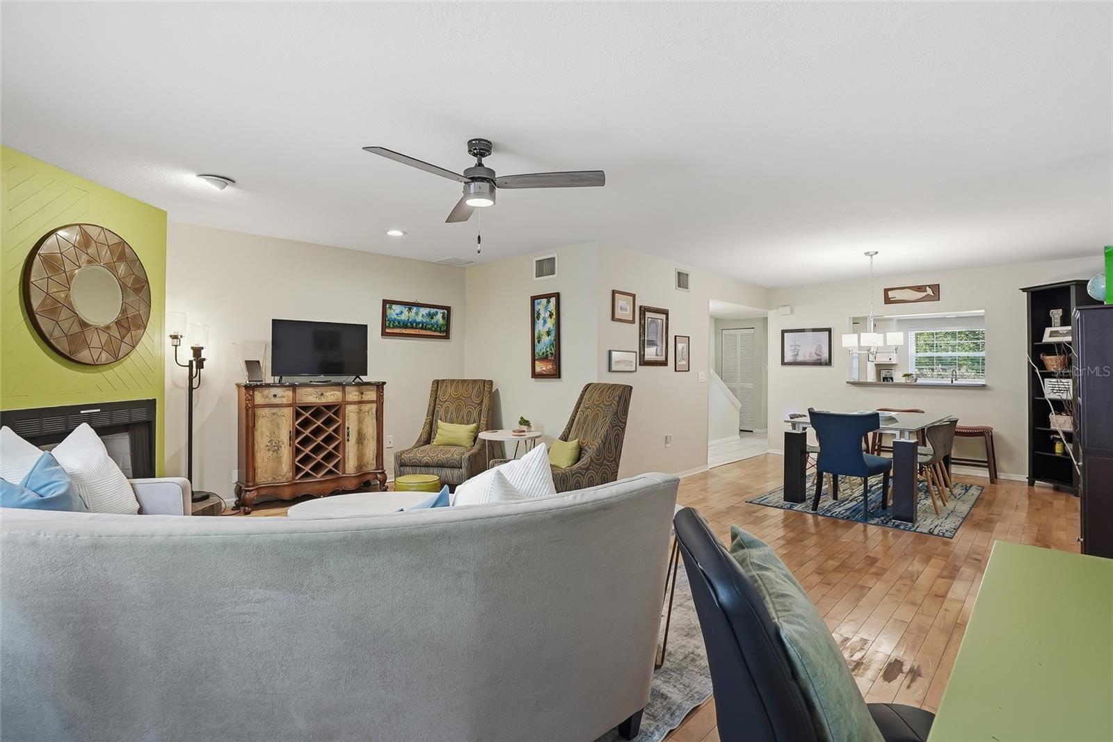 8314 CIVIC RD, TAMPA, FL, 33615