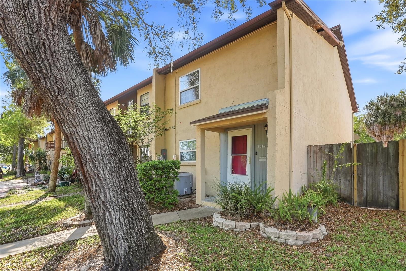 8314 CIVIC RD, TAMPA, FL, 33615