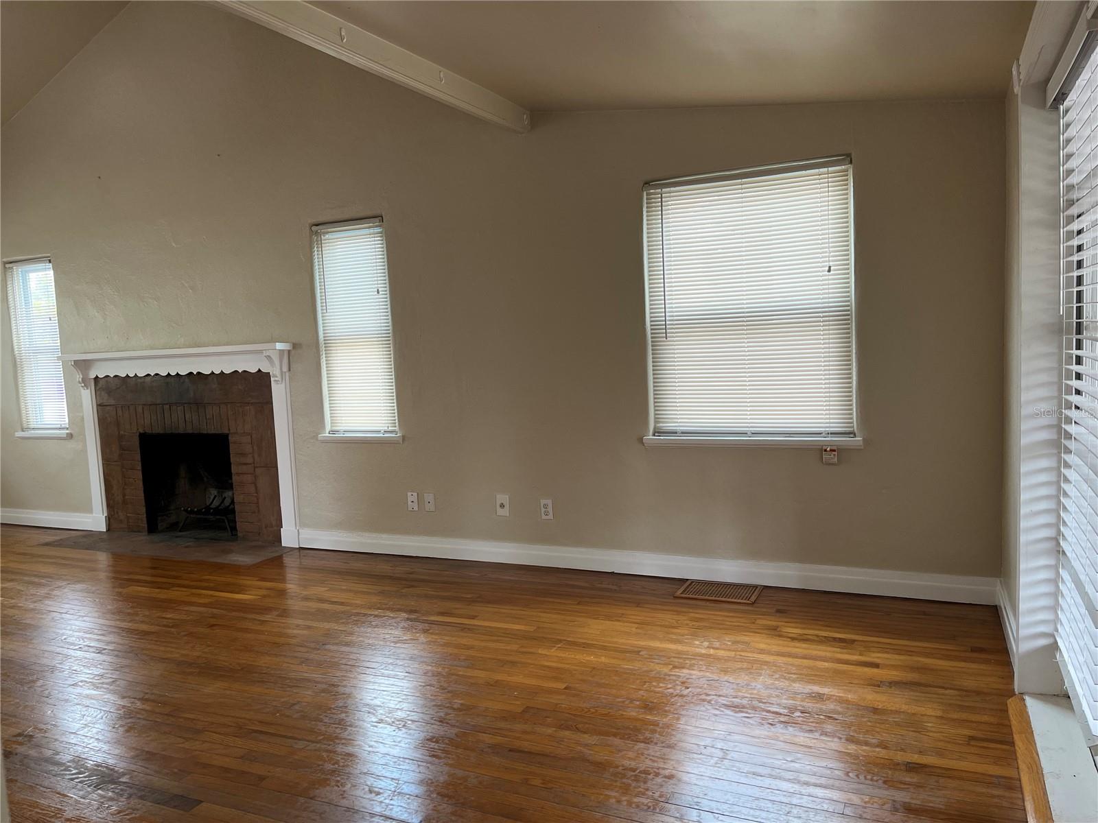 TB8486984 Property Photo