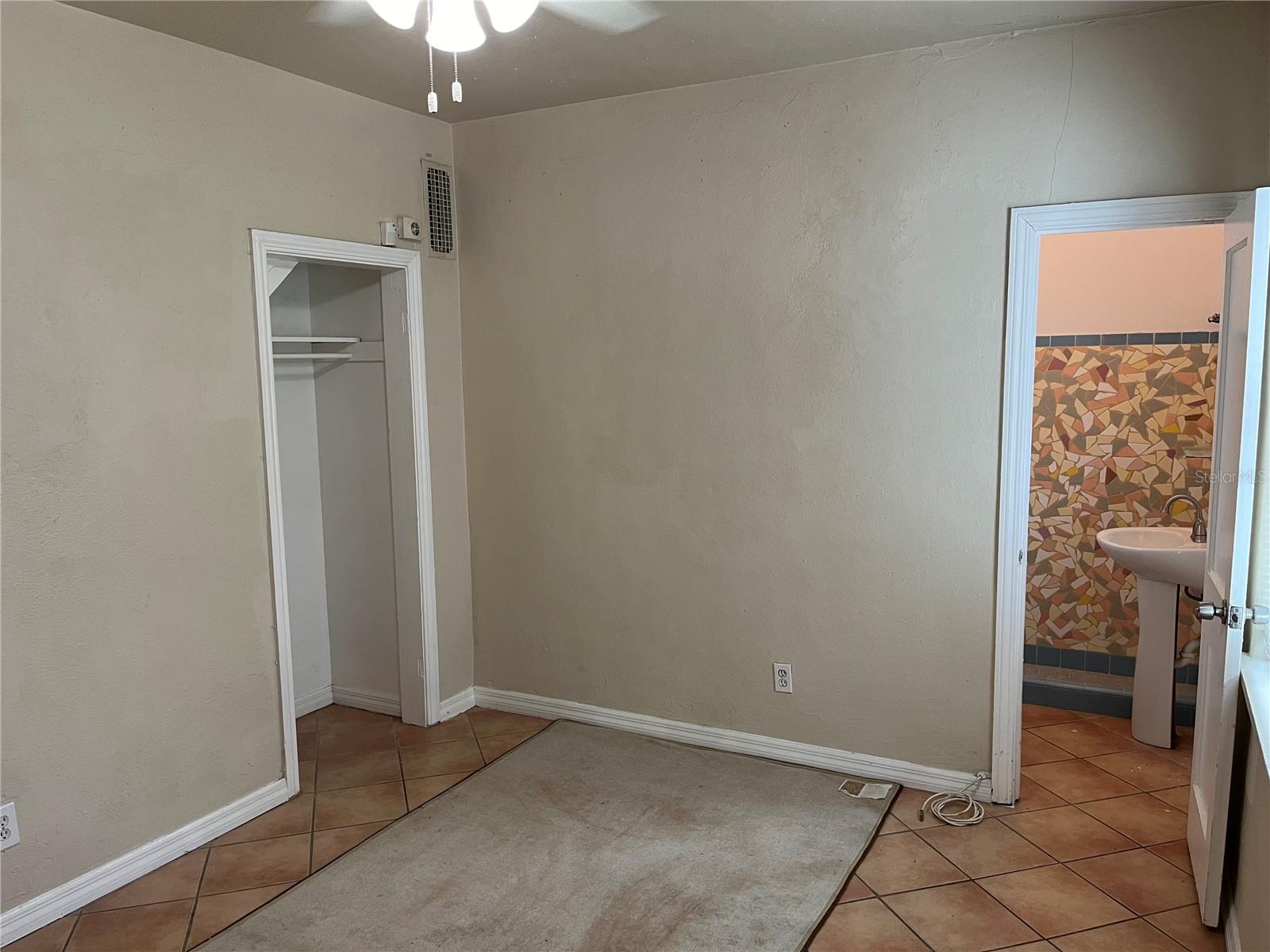 TB8486984 Property Photo