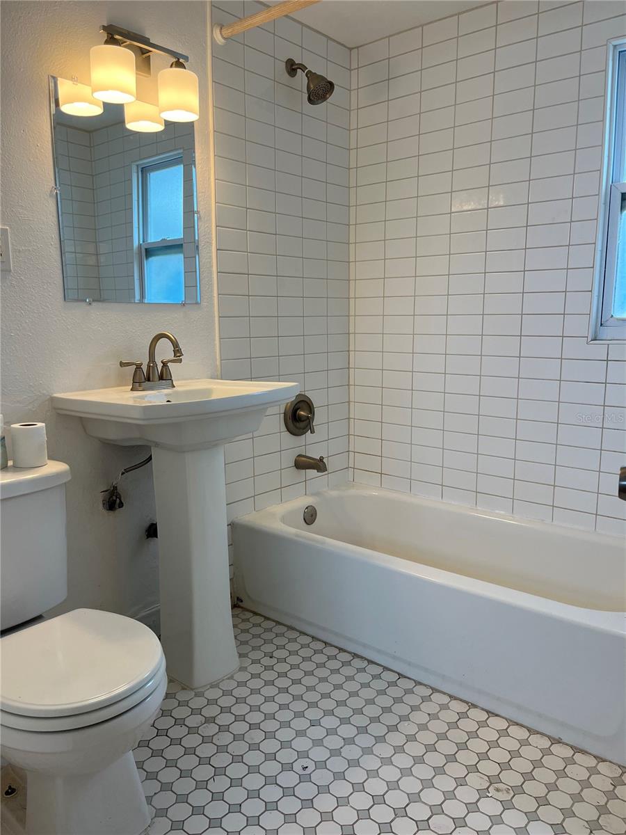 TB8486984 Property Photo