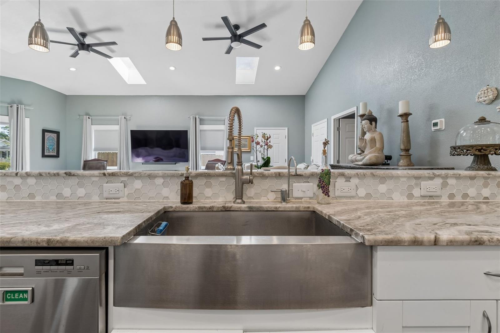 1024 16TH AVE N, ST PETERSBURG, FL, 33704