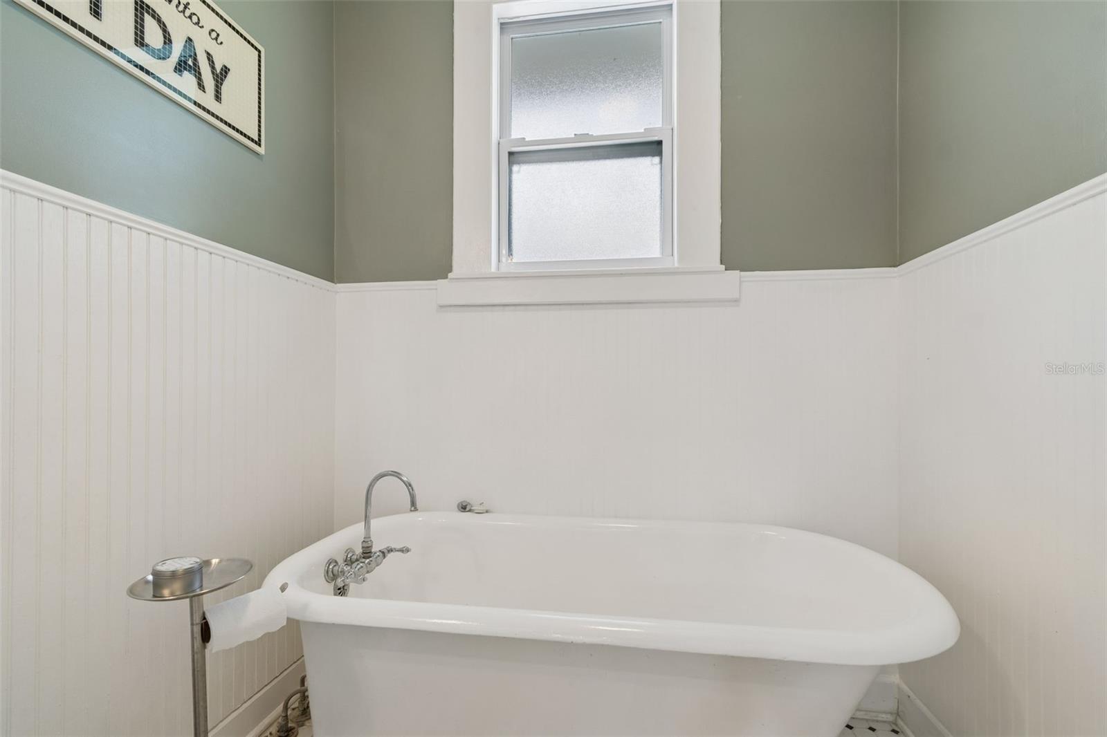 1024 16TH AVE N, ST PETERSBURG, FL, 33704