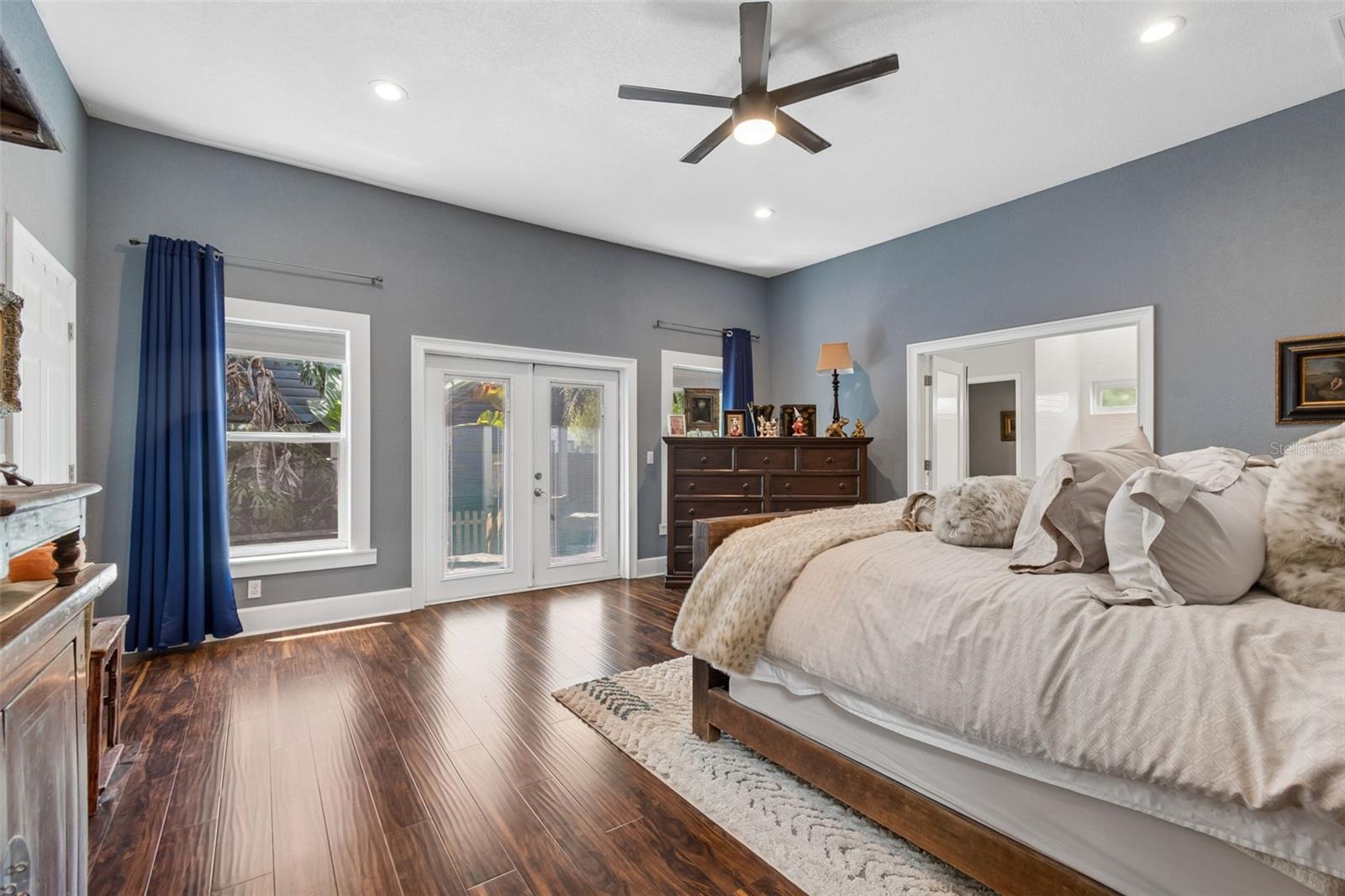 1024 16TH AVE N, ST PETERSBURG, FL, 33704