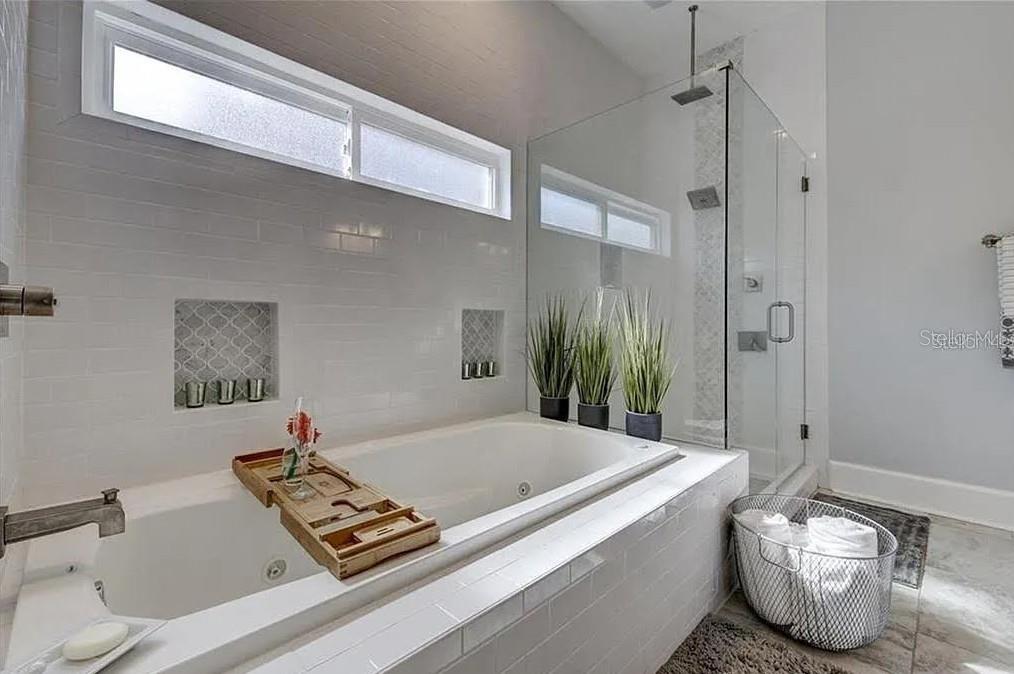 1024 16TH AVE N, ST PETERSBURG, FL, 33704