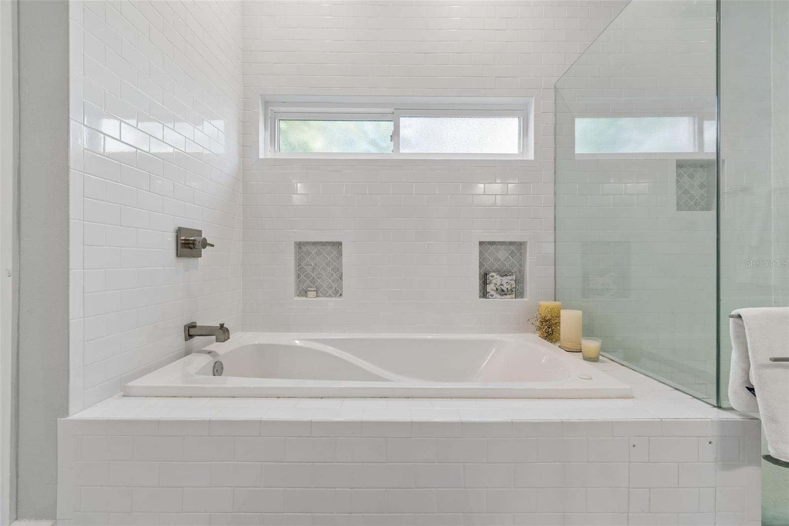 1024 16TH AVE N, ST PETERSBURG, FL, 33704