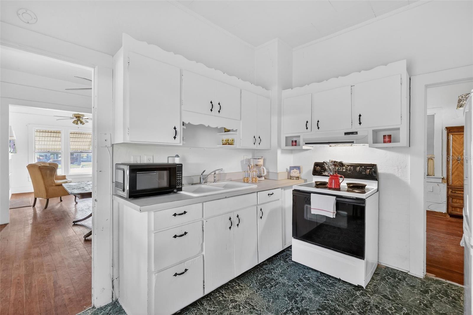 272 S CENTRAL/SR19S AVE, UMATILLA, FL, 32784