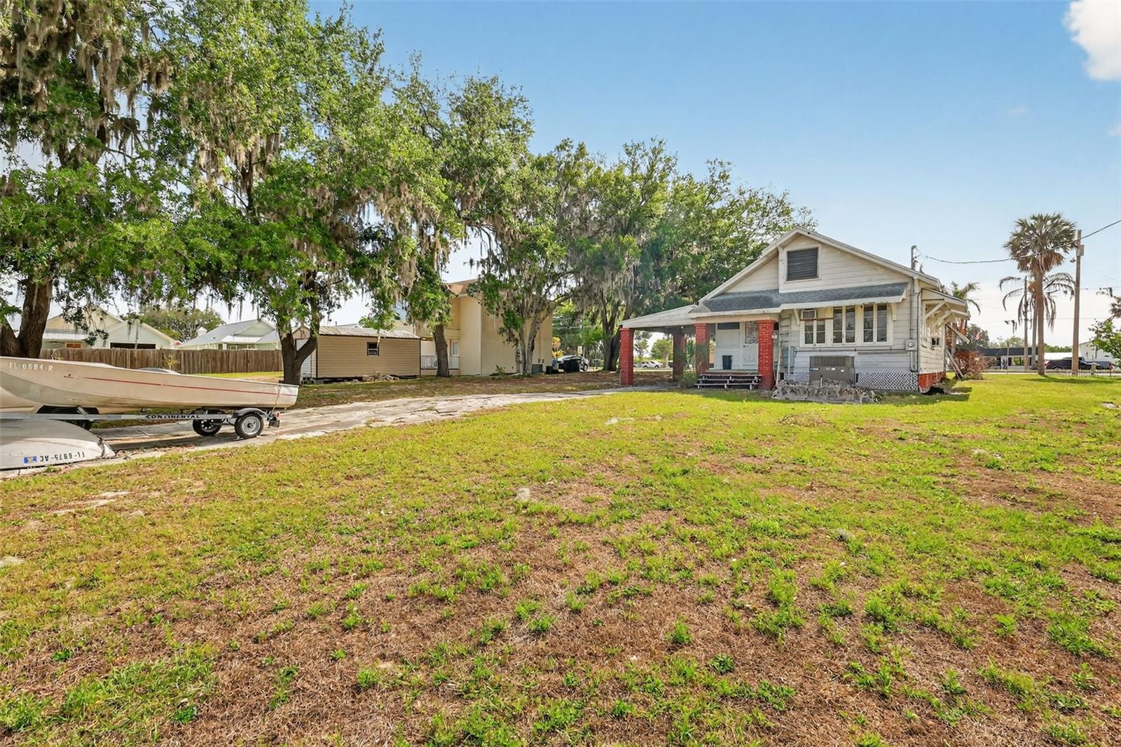 272 S CENTRAL/SR19S AVE, UMATILLA, FL, 32784