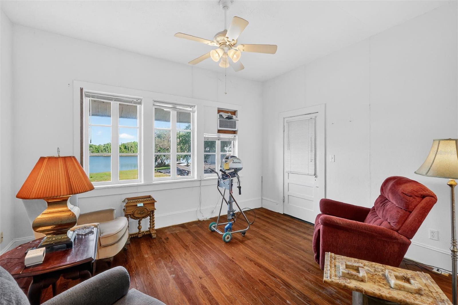 272 S CENTRAL/SR19S AVE, UMATILLA, FL, 32784