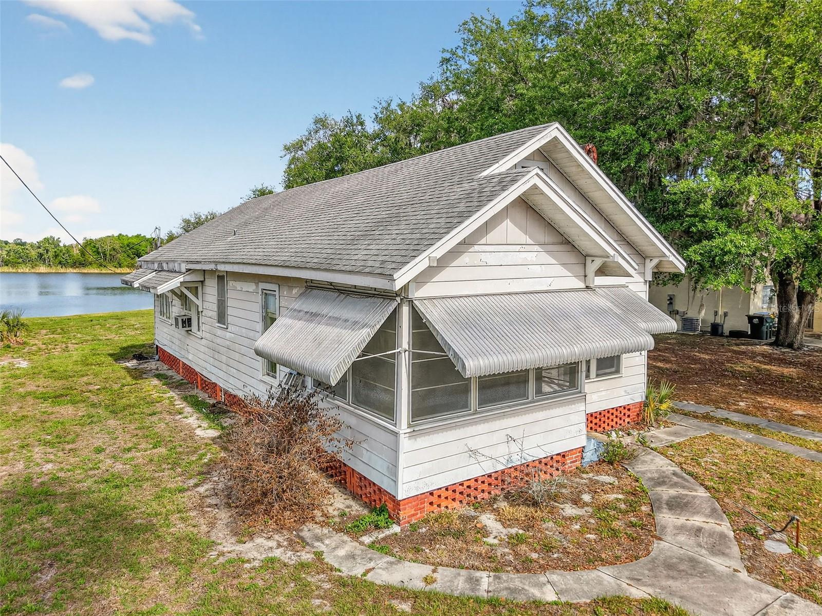 272 S CENTRAL/SR19S AVE, UMATILLA, FL, 32784