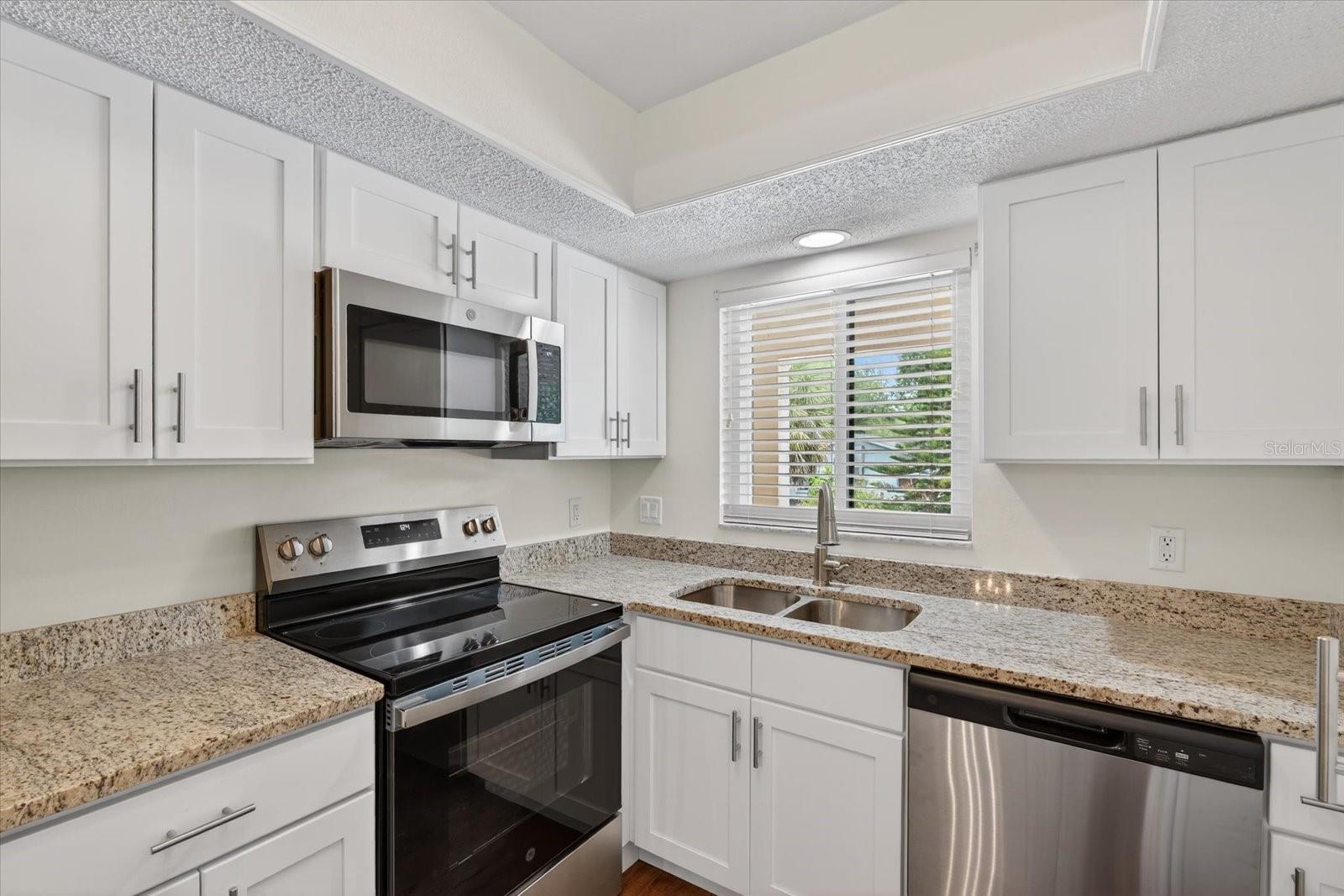 2522 CLUBHOUSE DR #204, SARASOTA, FL, 34232