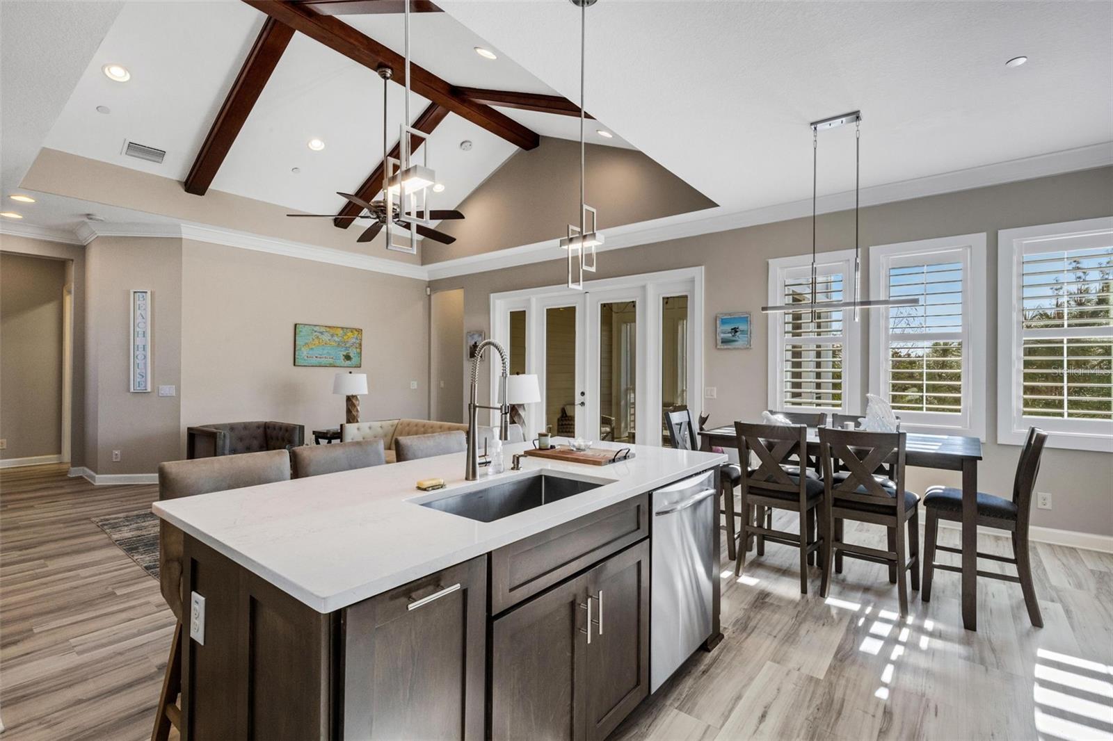 289 SAPPHIRE LAKE DR #202, BRADENTON, FL, 34209