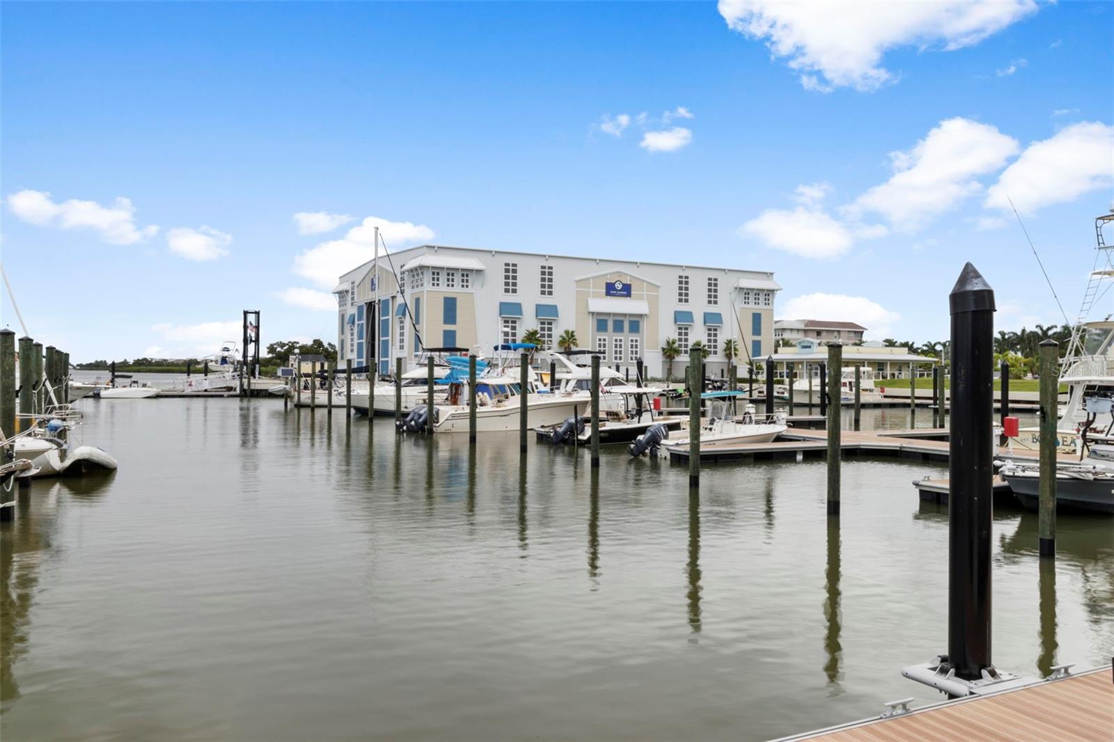 289 SAPPHIRE LAKE DR #202, BRADENTON, FL, 34209