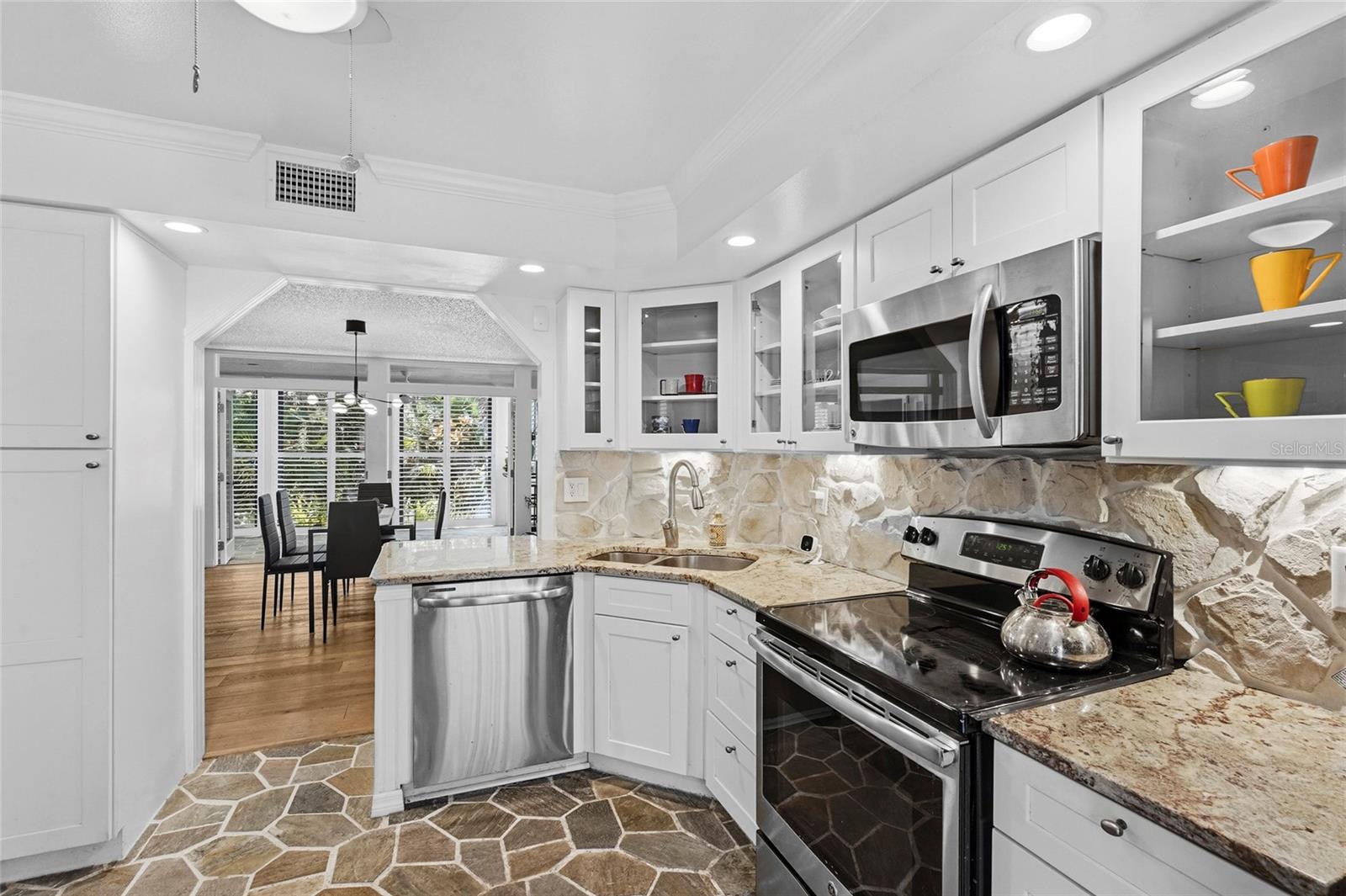 3324 THORNWOOD RD #3324, SARASOTA, FL, 34231