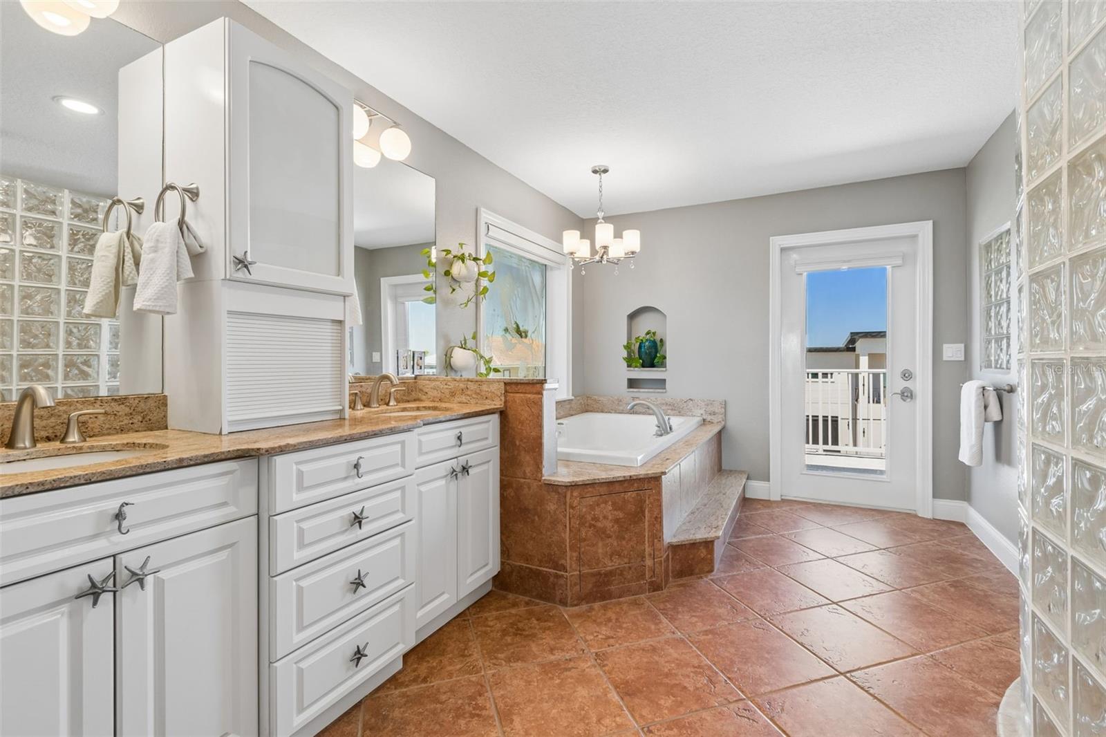 874 BAY POINT DR, MADEIRA BEACH, FL, 33708