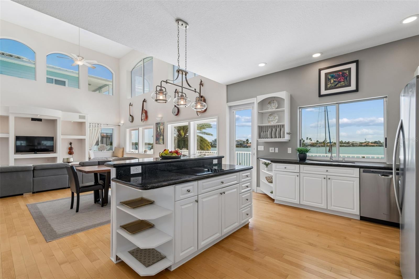 874 BAY POINT DR, MADEIRA BEACH, FL, 33708