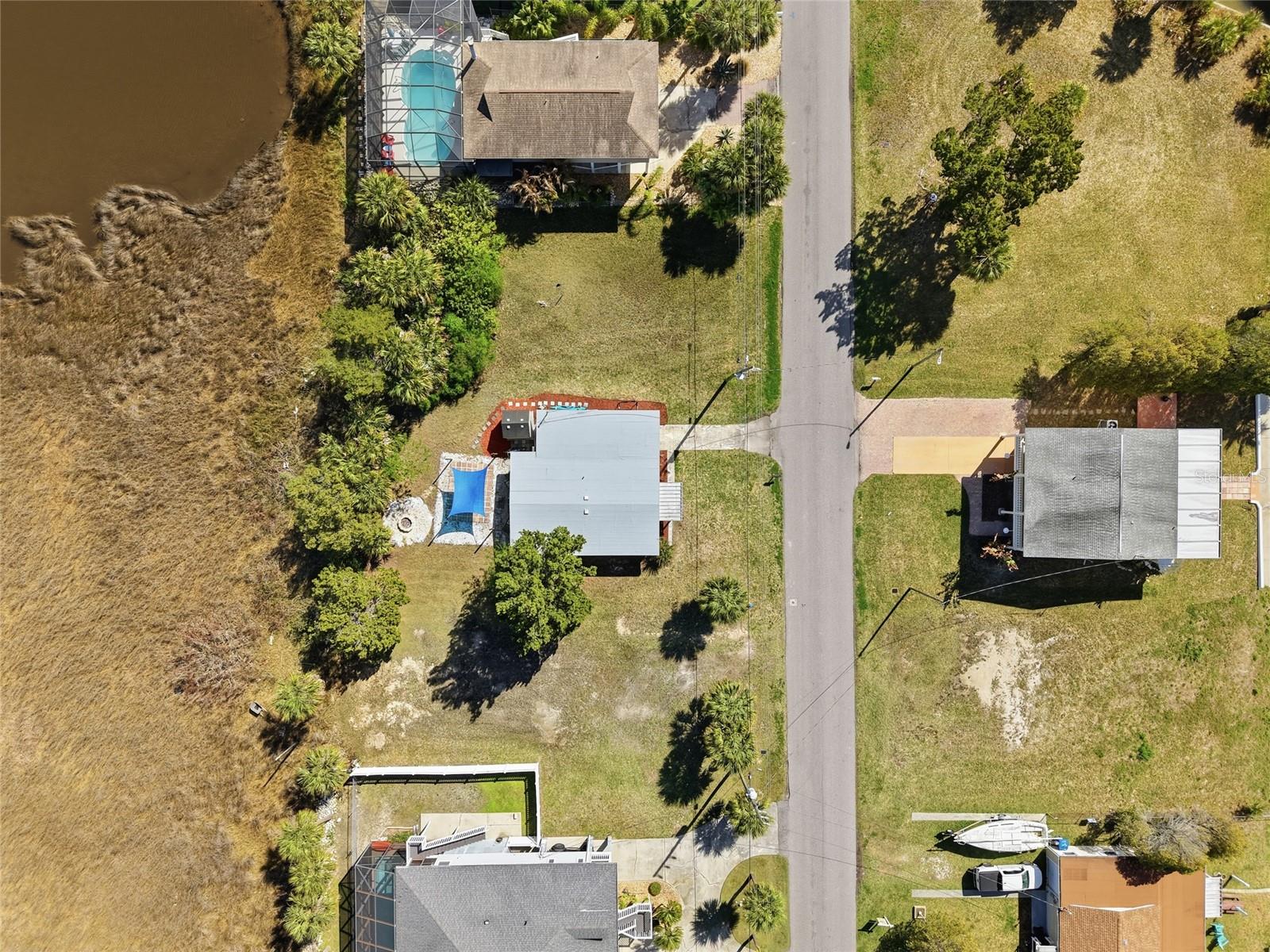 spacious open lots of each side of the home