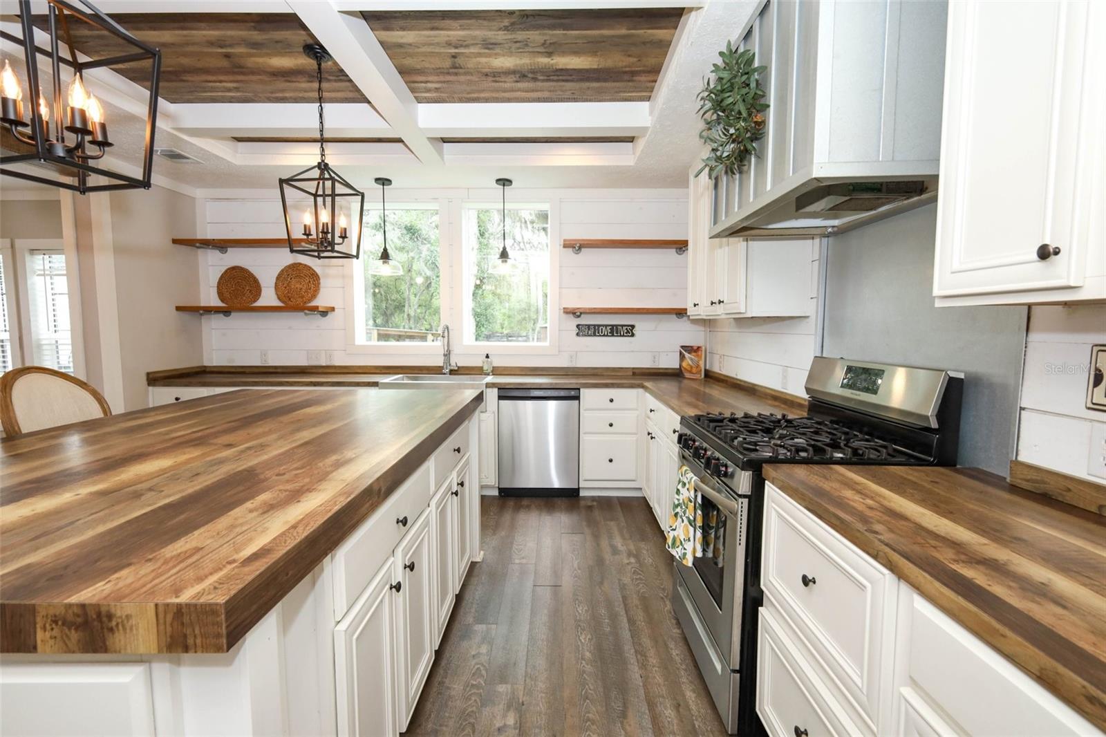 2269 MULLET LAKE PARK RD, GENEVA, FL, 32732