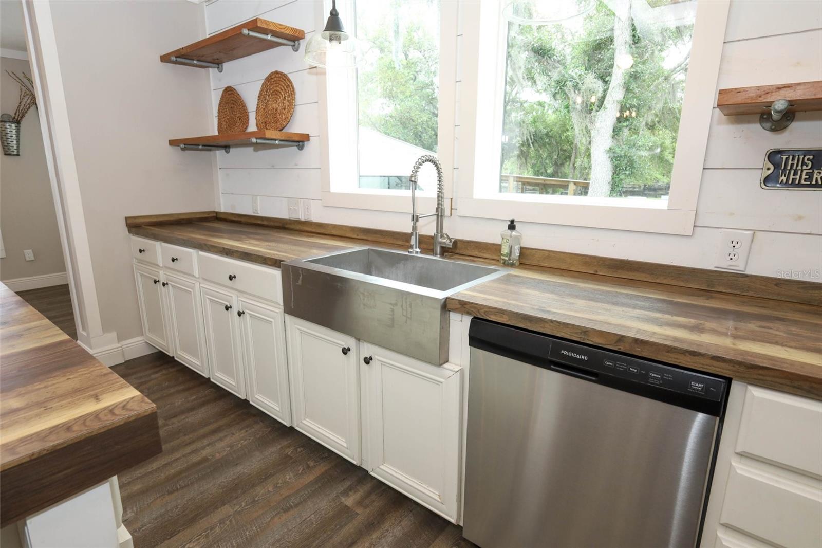 2269 MULLET LAKE PARK RD, GENEVA, FL, 32732